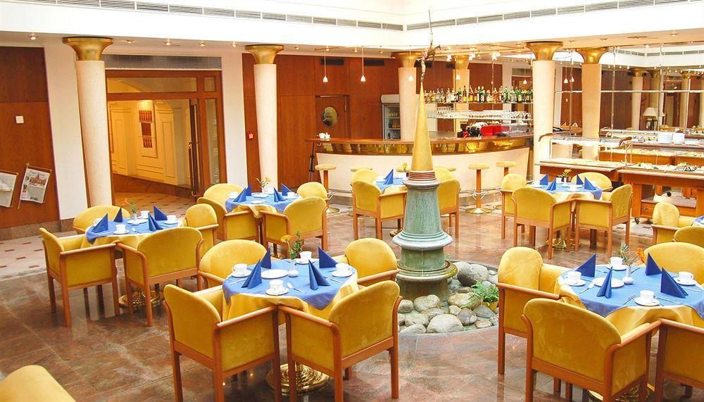 Galerie Royale Hotel Прага Екстериор снимка