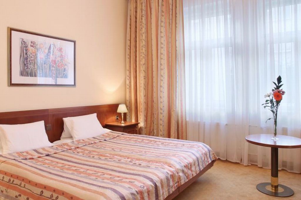 Galerie Royale Hotel Прага Екстериор снимка