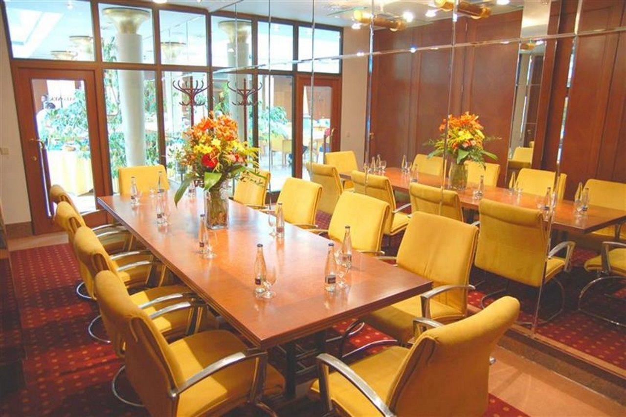 Galerie Royale Hotel Прага Екстериор снимка