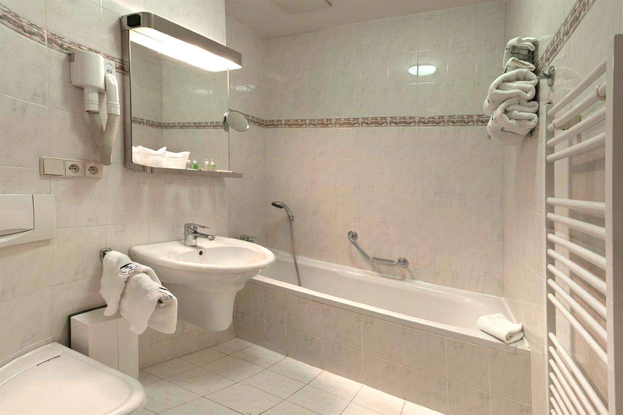 Galerie Royale Hotel Прага Екстериор снимка