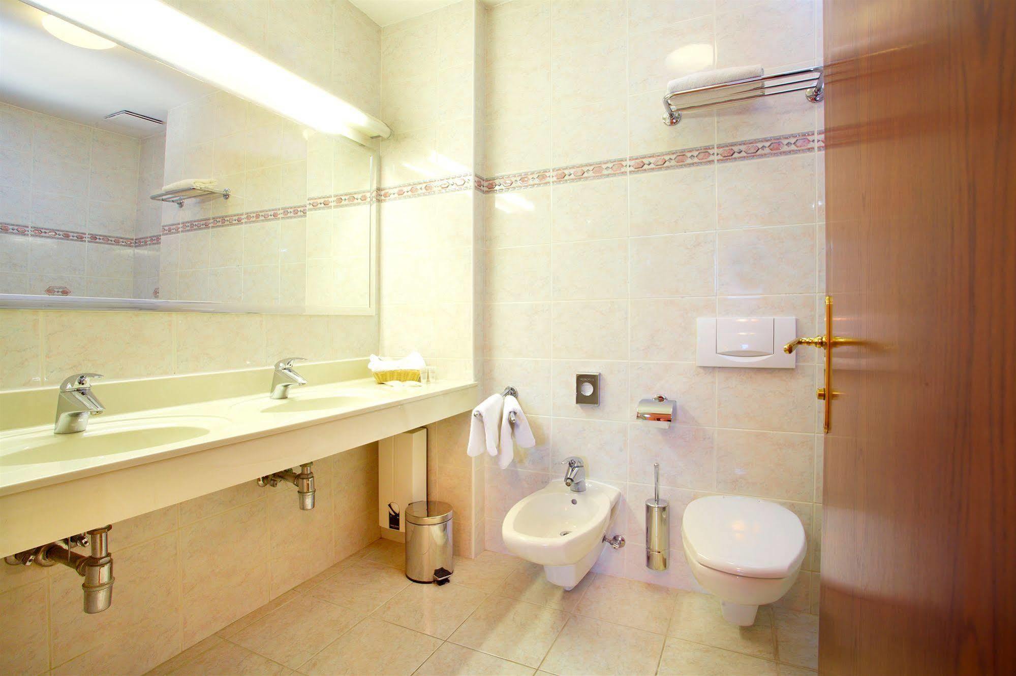 Galerie Royale Hotel Прага Екстериор снимка