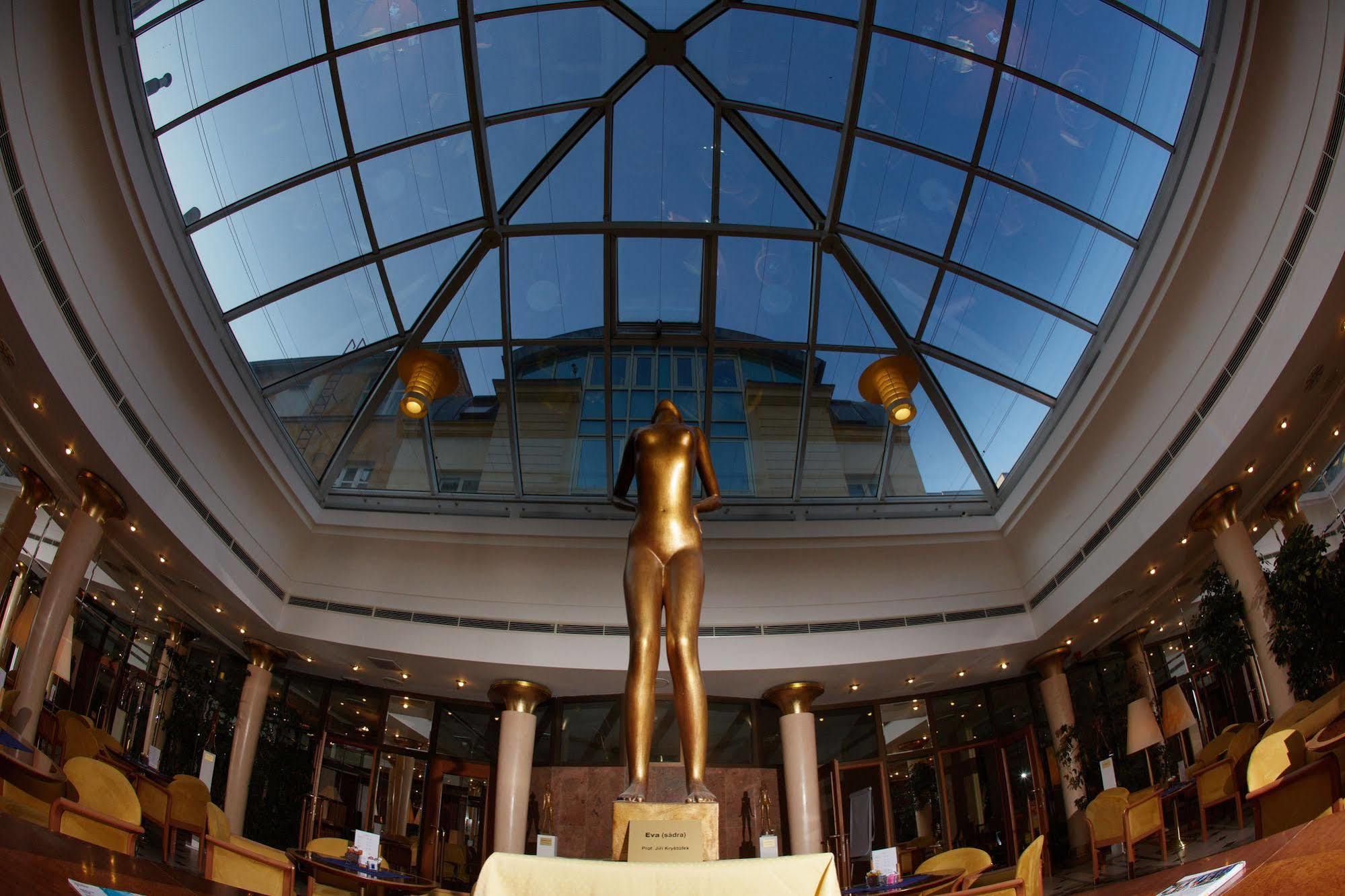 Galerie Royale Hotel Прага Екстериор снимка