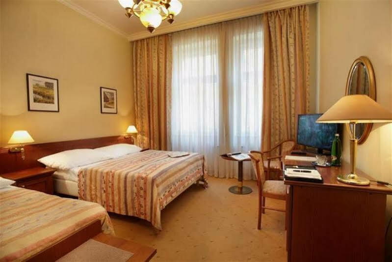 Galerie Royale Hotel Прага Екстериор снимка